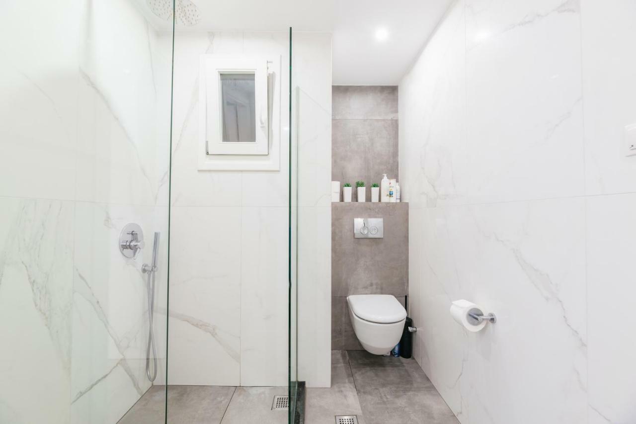 Modern White Tower Apartment 塞萨洛尼基 外观 照片